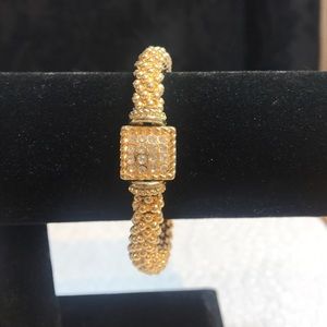 Gold stretch bracelet